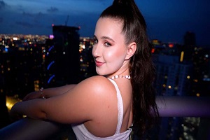 Alana Rose – First Time Fucking a BBC