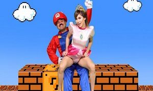 Esmeralda Duarte & Kari Cachonda – Tremendous Mario Porno