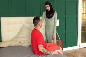 Macarena Lewis – A girl in hijab wants to make use of each holes