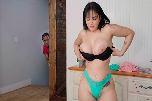 Nika Venom – My Tits Can’t Match