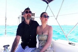 Amandine Pellissard – Croisette, boat journey: in Cannes, Amandine Pellissard and Chat-Chew are stars!