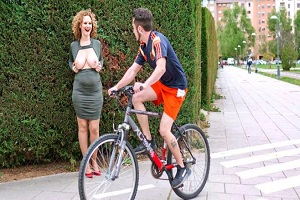 Busty Merce – Cuídame