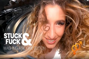 Candice Demellza – Caught within the washer