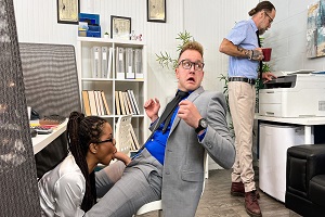 Kira Noir – Working Late Feels Nice!