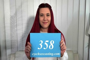 Lilly Brans – Superb redhead likes to be a mannequin – E358