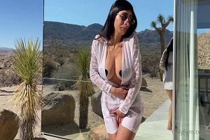 Mia Khalifa See By Big Boobies