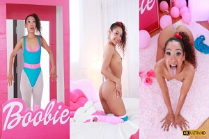 Sarah Lace – The Versatile Mannequin