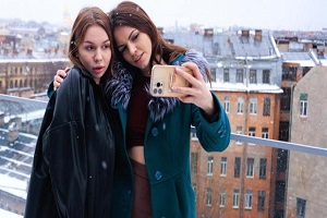 Sirena Milano & Lana Rose – Sirena and Lana from selfie to pussy