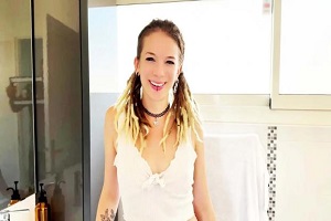 Eva, 30 – Eva, 30, likes to be the focus of those gents…