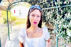 Lolita – Lolita, 25 years outdated, from Bordeaux!