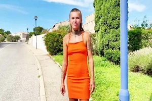 Mel – 24 years outdated, swimming pool installer in Saint-Tropez!