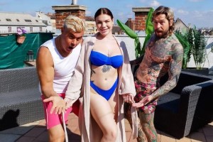 Apra Shay – FAT ASS REDHEAD FREAK APRA SHAY SQUIRTS AFTER SPA DAY