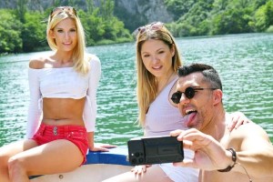 Candee Licious & Rebecca Volpetti – Passport To Paradise Chapter 1: Insatiable Girlfriends Candee Licious And Rebecca Volpetti Share A Strap-On Whereas Vacationing