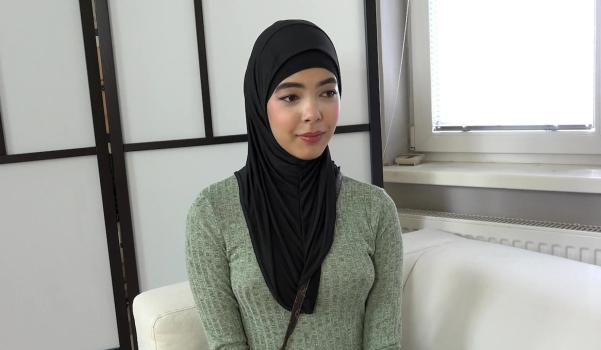 Kubera Fortuna – Babe in hijab actually wants a job