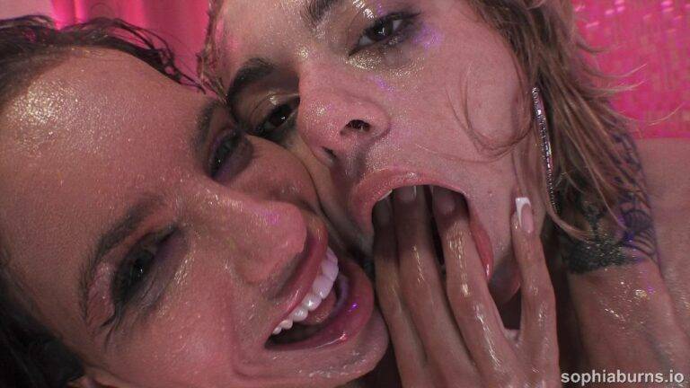 Sophia Burns & Jessy Pony Toilet Beauties