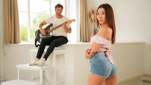 Layla Scarlett – Heat Of Music