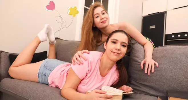 Molly Package & Lexy Montana – Molly and Lexy candy scissoring