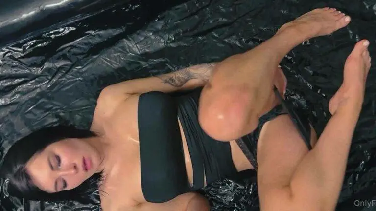 Railey Diesel – Oil Soaked Anal Fingering OnlyFans Scene