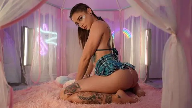 Sadie Schafer – Sadie’s Playful Pussy Celebration