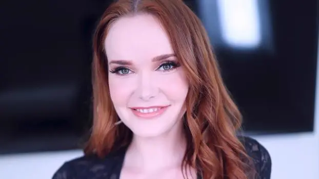 Chloe Foxxe – Chloe Foxxe’s Fiery Purple Locks Shine in Her Newbie Attract Debut
