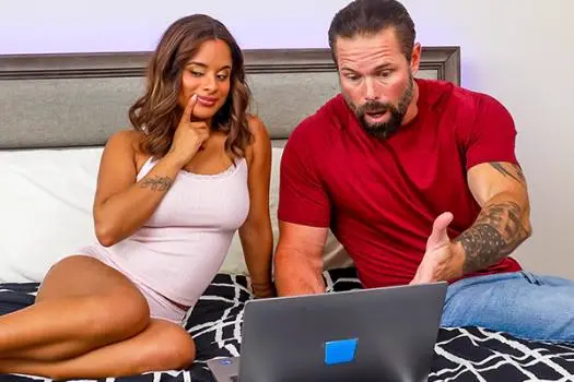 Isabella Jules – Isabella Jules’s Attractive Laptop computer Seduction