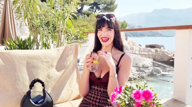 Lola – Lola, 25, takes on a problem that impressed her…