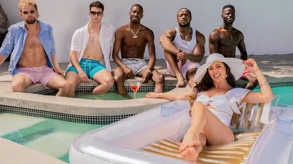 Cherie Deville – Cherie’s Pool Celebration Parfait