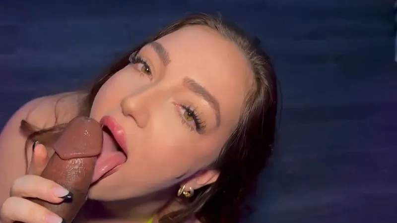 Cassie Lenoir – BBC Pussy Stretching OnlyFans Fashion
