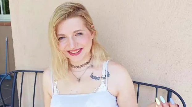 Matylde – Matylde, 23, by no means complicates her life…